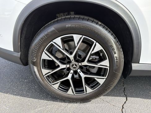 Used 2025 Mercedes-Benz GLC 350e 4MATIC image 17