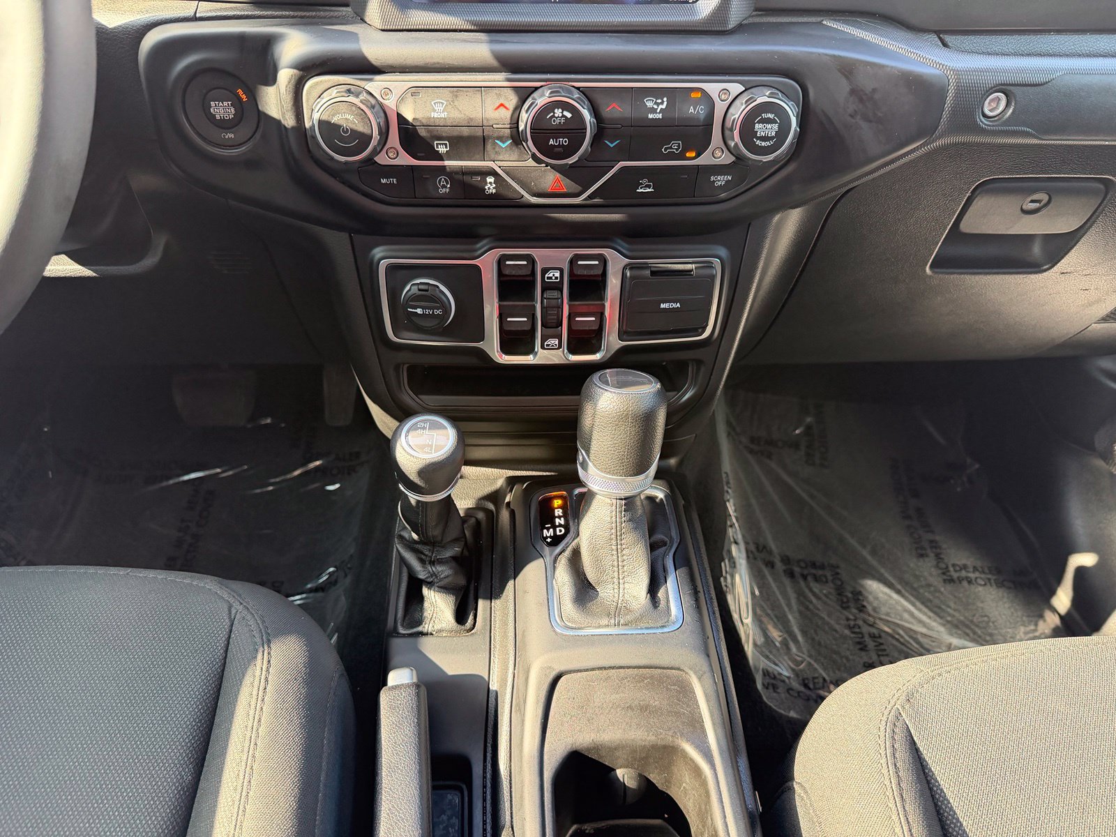 Used 2023 Jeep Gladiator Sport AWD/4WD image 17