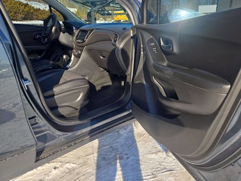 Used 2021 Chevrolet Trax LT w/ Driver Confidence Package image 17