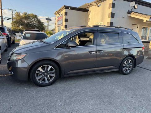 Used 2015 Honda Odyssey Touring Elite image 2