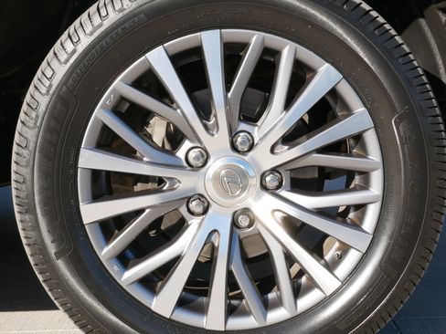 Used 2010 Lexus LX 570 4WD image 17