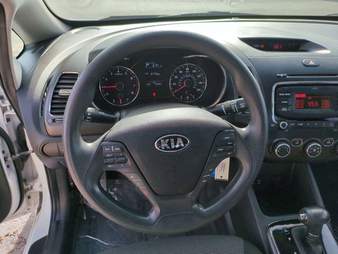 Used 2018 Kia Forte LX image 16