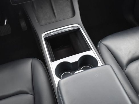 Used 2023 Tesla Model Y Long Range image 18