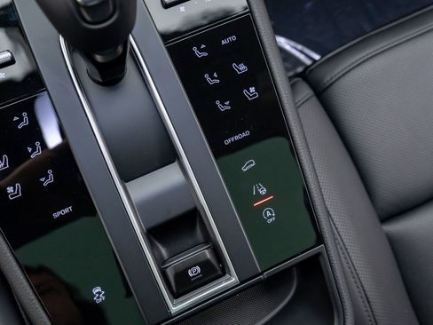 New 2025 Porsche Macan image 23