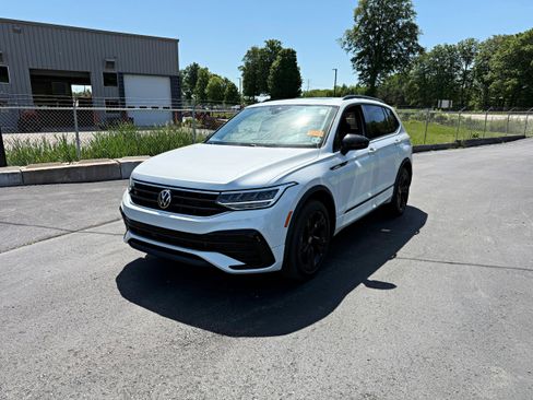 Used 2023 Volkswagen Tiguan SE R-Line AWD/4WD image 5