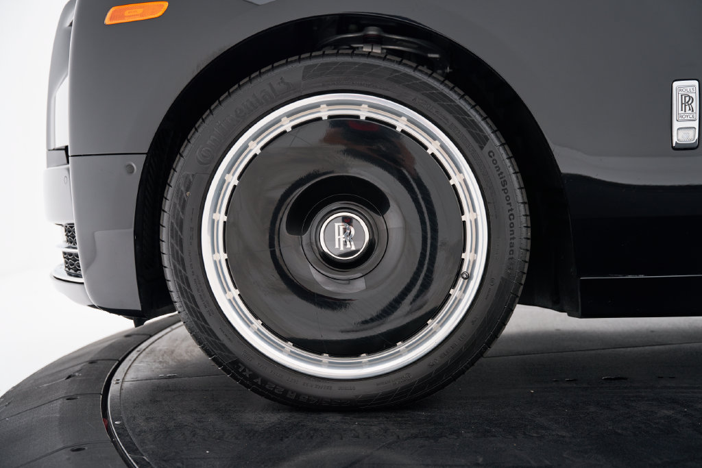 Used 2026 Rolls-Royce Phantom Sedan RWD image 3
