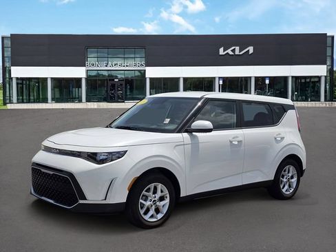 Certified 2025 Kia Soul LX w/ LX Technology Package FWD image 2