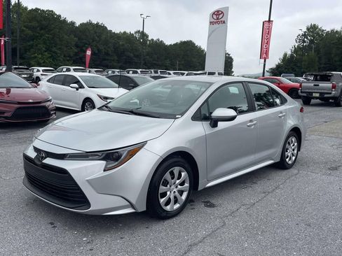 Used 2026 Toyota Corolla LE FWD image 5