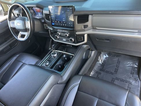 Used 2022 Ford Expedition XLT image 12