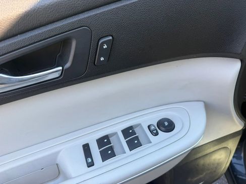 Used 2012 GMC Acadia SLT FWD image 25