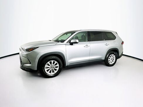 Used 2025 Toyota Grand Highlander FWD image 4
