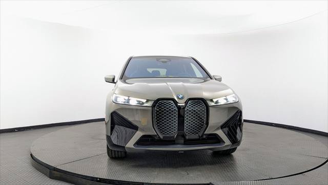Used 2023 BMW iX xDrive50 w/ Sport Package AWD/4WD image 12