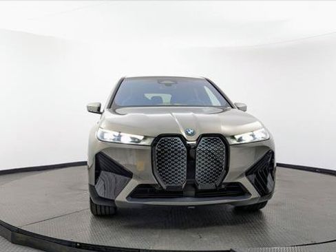 Used 2023 BMW iX xDrive50 w/ Sport Package AWD/4WD image 12