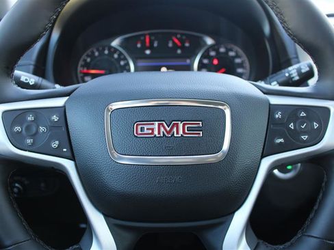 Used 2024 GMC Terrain SLT image 15