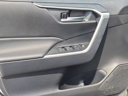 Used 2025 Toyota RAV4 XLE AWD/4WD image 11