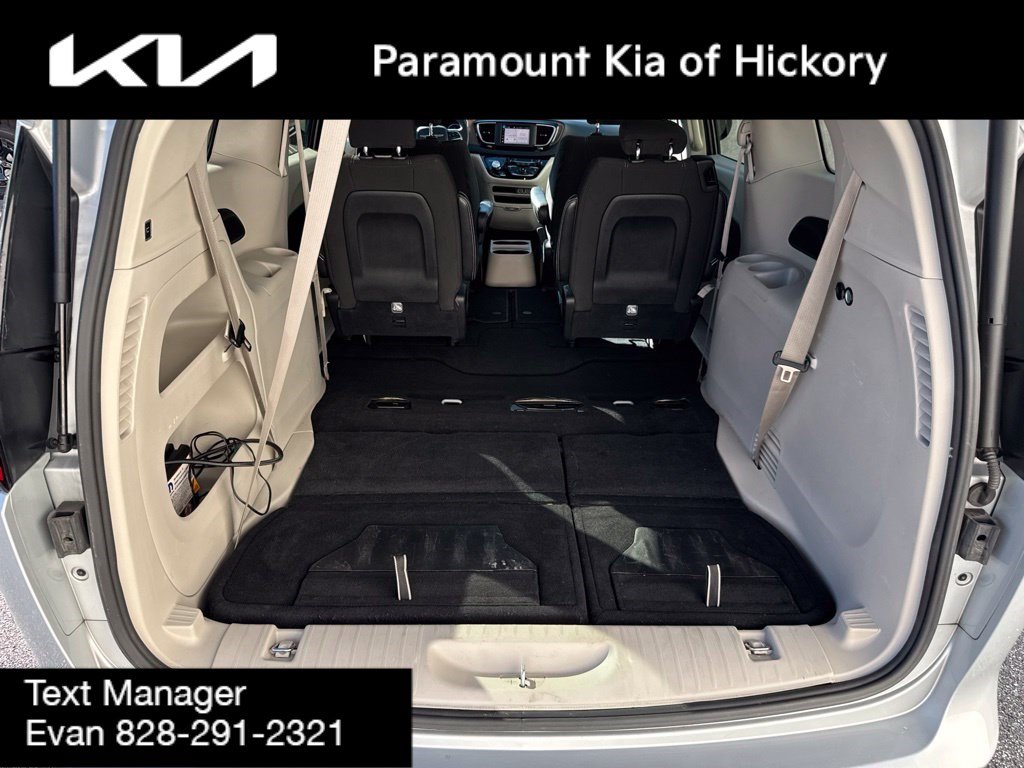 Used 2023 Chrysler Voyager LX FWD image 12