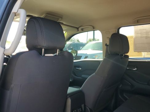 Used 2024 Nissan Frontier SV w/ SV Convenience Package image 12