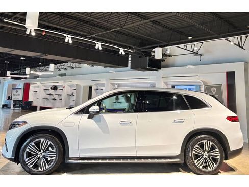 Used 2023 Mercedes-Benz EQS 450+ SUV image 8
