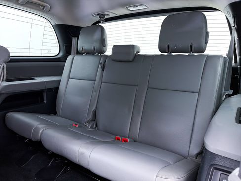 Used 2017 Toyota Sequoia SR5 w/ Premium Package AWD/4WD image 39