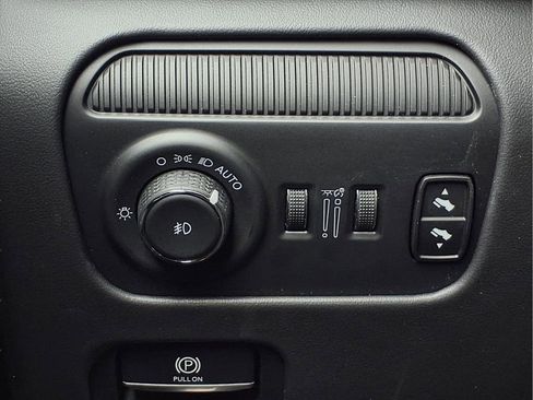 Used 2024 Jeep Grand Wagoneer L Series III image 12