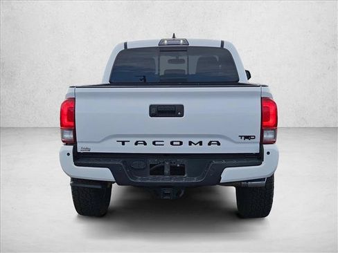Used 2017 Toyota Tacoma TRD Off-Road AWD/4WD image 6