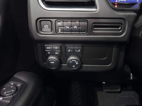 Certified 2024 Chevrolet Suburban RST AWD/4WD image 25