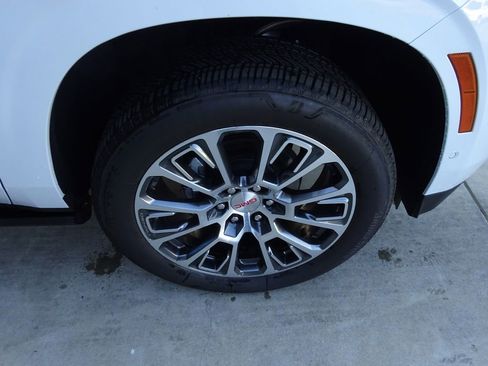 Used 2026 GMC Yukon Denali w/ Denali Reserve Package image 13