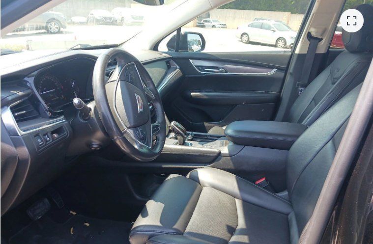 Used 2017 Cadillac XT5 Premium Luxury FWD image 5