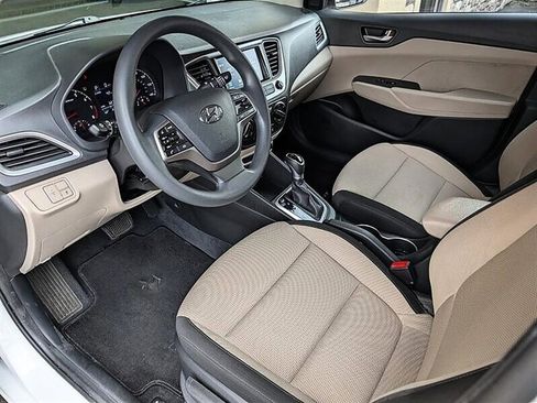 Used 2022 Hyundai Accent SEL FWD image 2