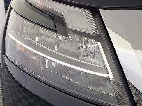 Used 2024 Nissan Pathfinder SL image 11