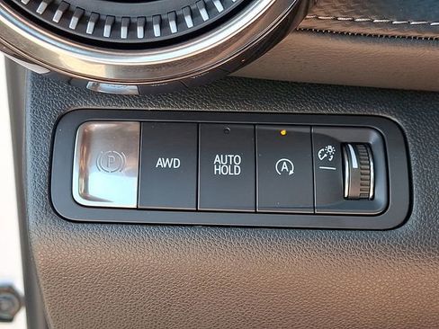 Used 2025 Chevrolet Equinox LT AWD/4WD image 23
