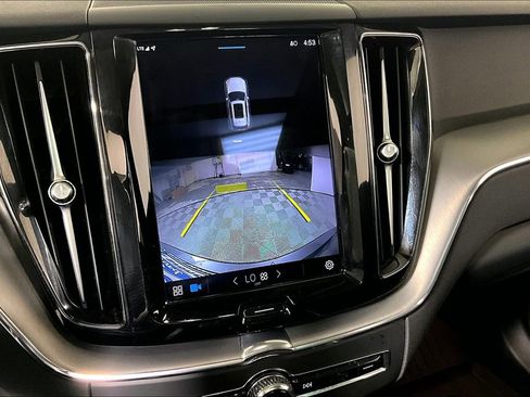 Used 2022 Volvo XC60 B5 Momentum image 21