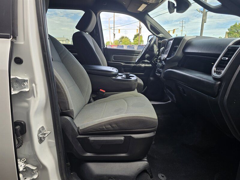Used 2024 RAM 3500 Big Horn AWD/4WD image 16