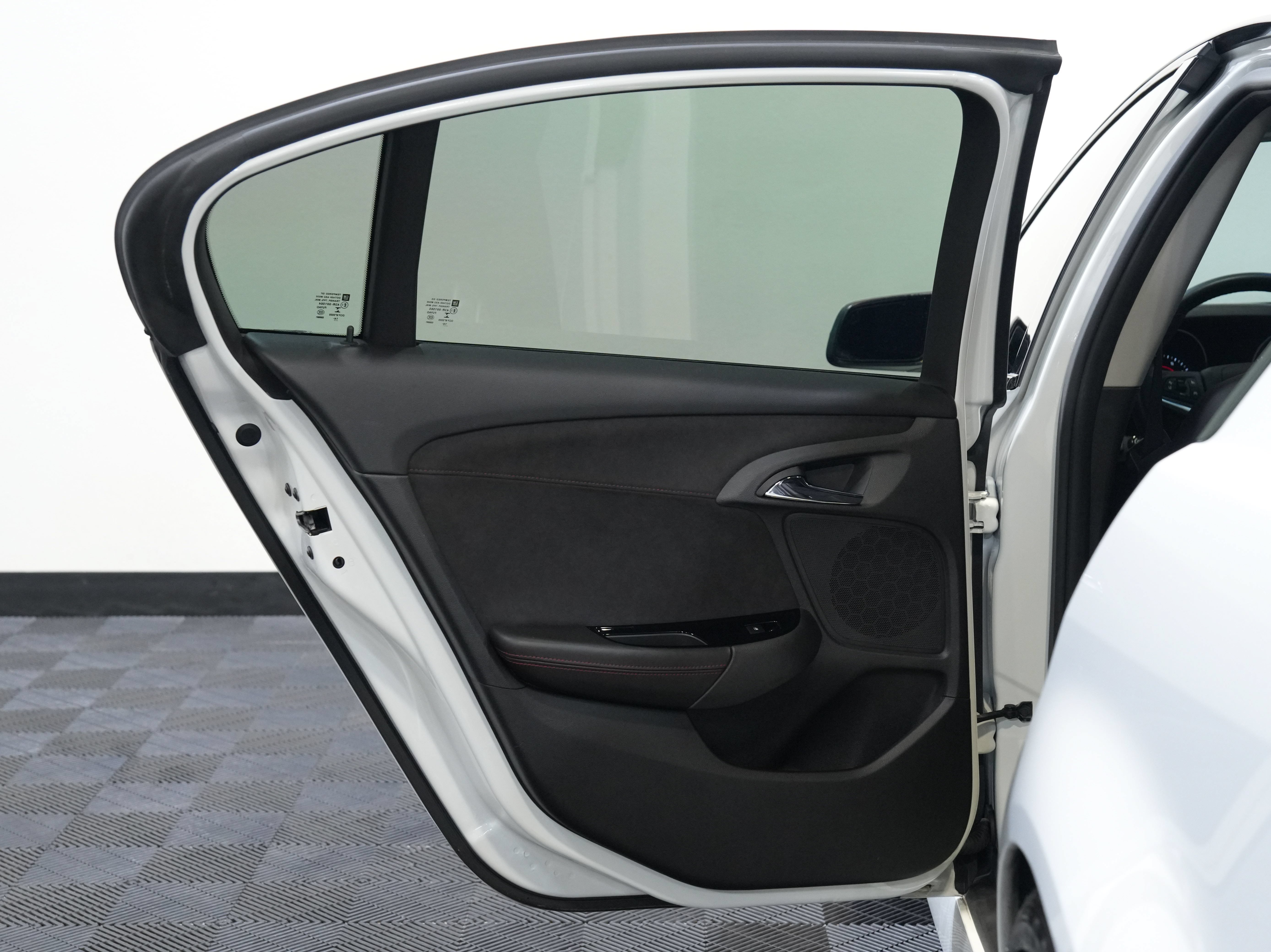 Used 2015 Chevrolet SS RWD image 25
