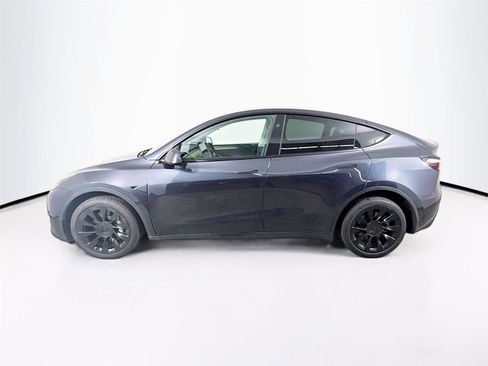 Used 2024 Tesla Model Y Long Range AWD/4WD image 4
