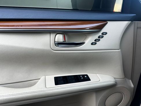 Used 2015 Lexus ES 300h image 52