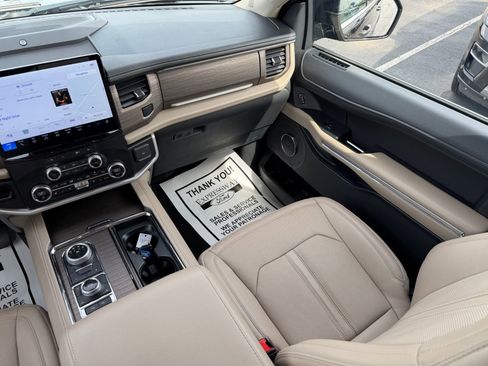 Used 2024 Ford Expedition Max Limited image 19