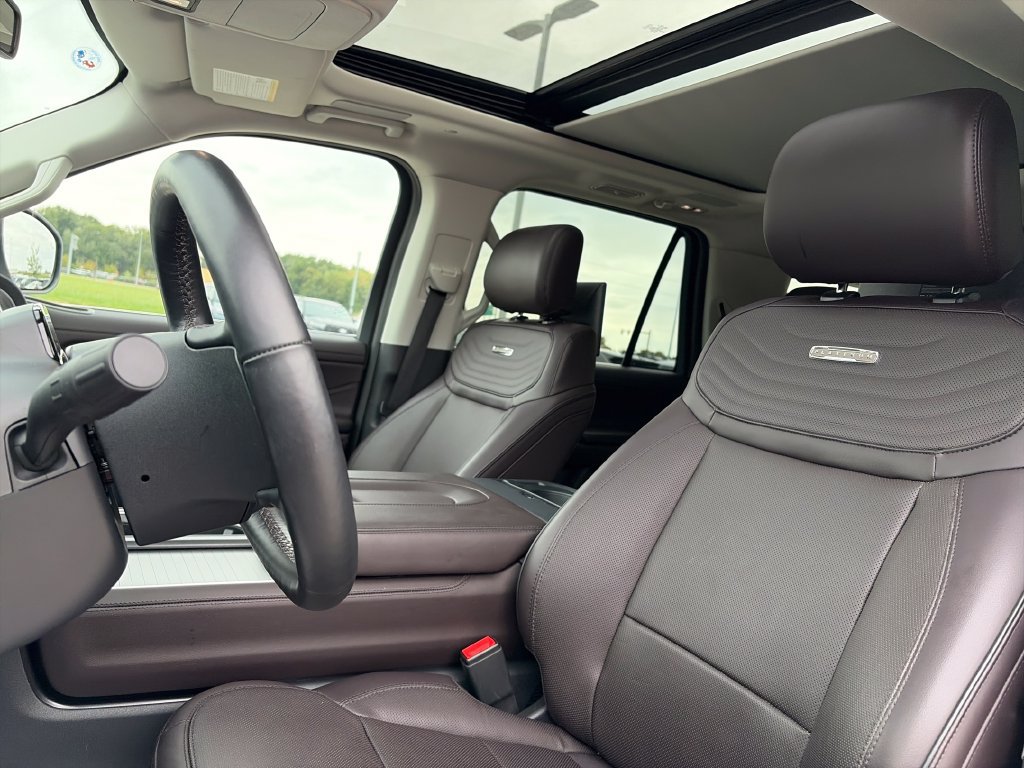 Used 2026 Ford Expedition Max Platinum w/ Platinum Ultimate Package AWD/4WD image 20