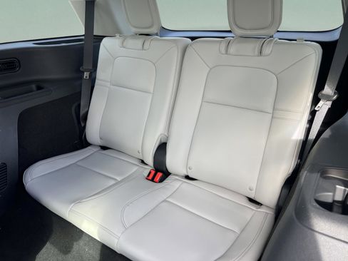 New 2026 Lincoln Aviator 2WD image 26