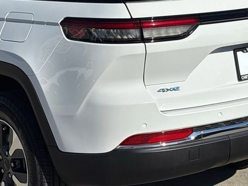 Used 2022 Jeep Grand Cherokee Limited 4xe image 6