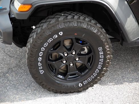 Used 2023 Jeep Wrangler Unlimited w/ Cold Weather Group AWD/4WD image 9