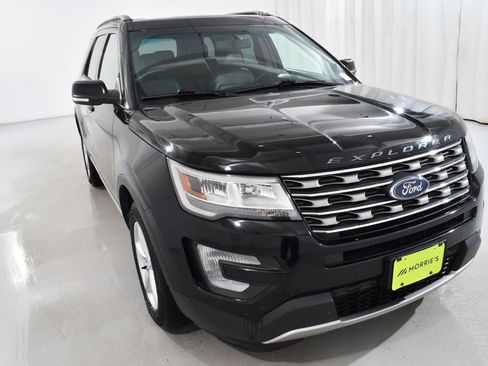Used 2016 Ford Explorer XLT w/ Equipment Group 202A image 4