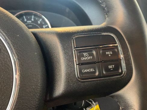 Used 2017 Jeep Wrangler Unlimited Rubicon w/ Connectivity Group AWD/4WD image 16