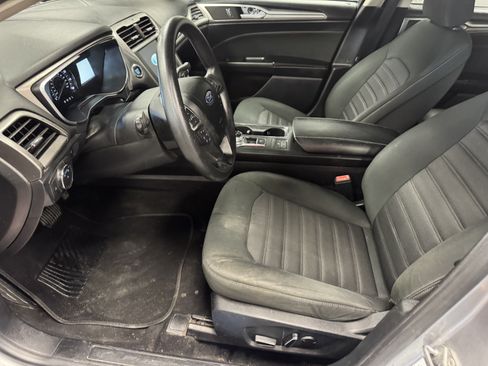 Used 2020 Ford Fusion SE FWD image 7