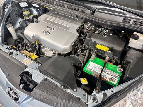 Used 2010 Toyota Sienna XLE image 40