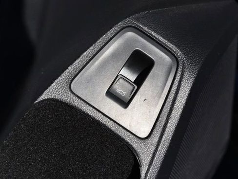 Certified 2024 Volkswagen Tiguan SEL R-Line image 9