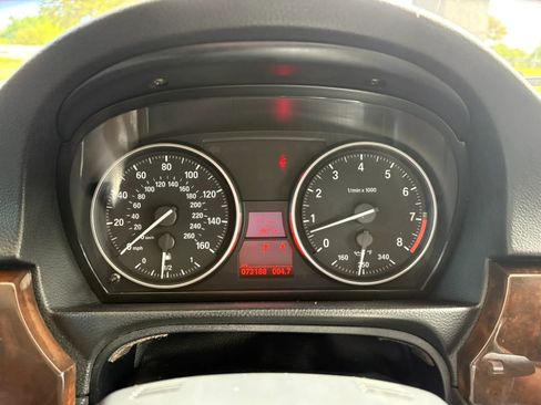 Used 2010 BMW 328i Convertible image 9