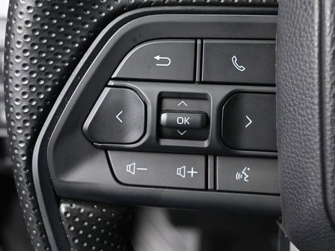 Certified 2025 Toyota Tacoma SR5 image 18