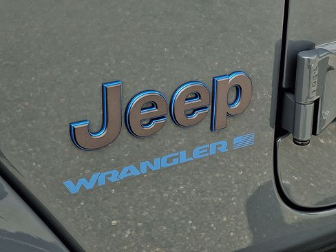 Used 2025 Jeep Wrangler Unlimited Sahara AWD/4WD image 29