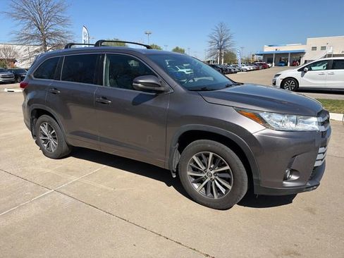 Used 2018 Toyota Highlander XLE image 7